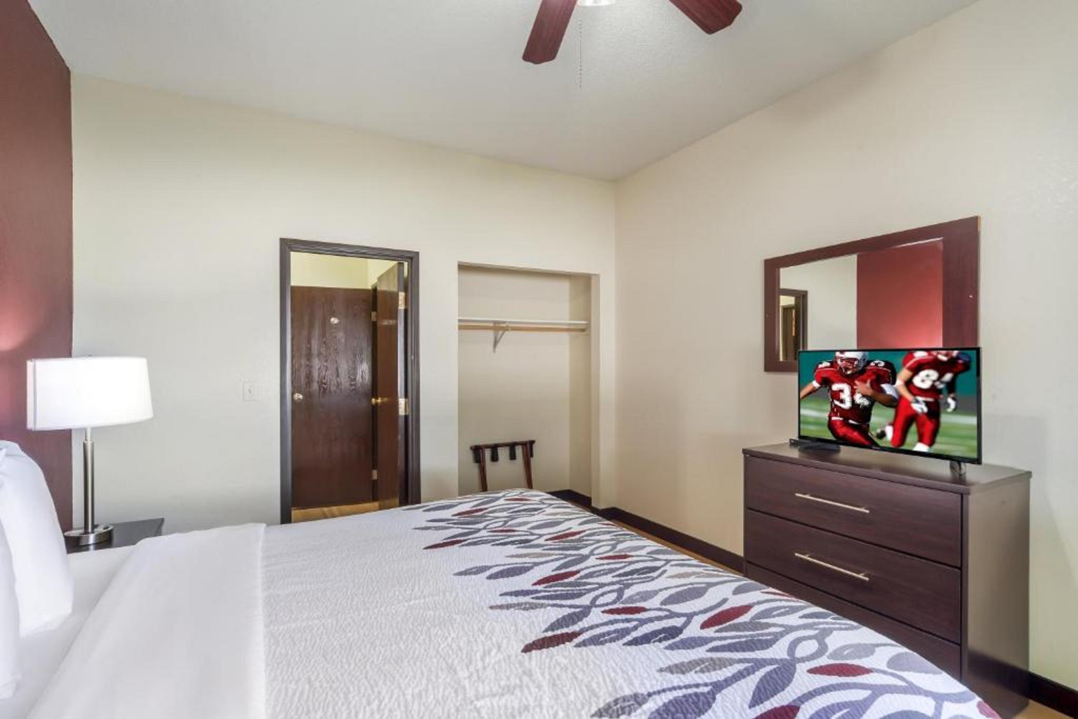 Red Roof Inn & Suites Omaha - Council Bluffs Extérieur photo